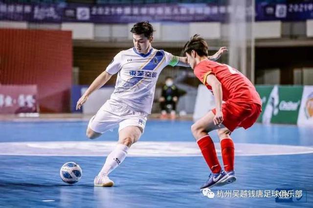 中国男篮以大比分战胜卡塔尔，展现强劲实力与隐忧